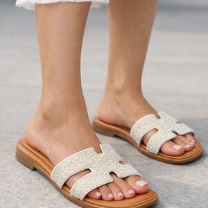 Pearl H Slide Sandals – Size 9.5